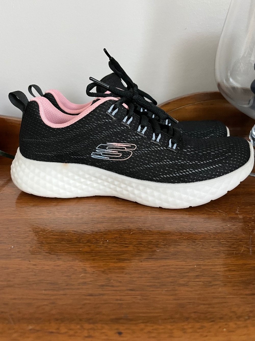 Sketchers Lite Foam , Like New ! Size 6.5